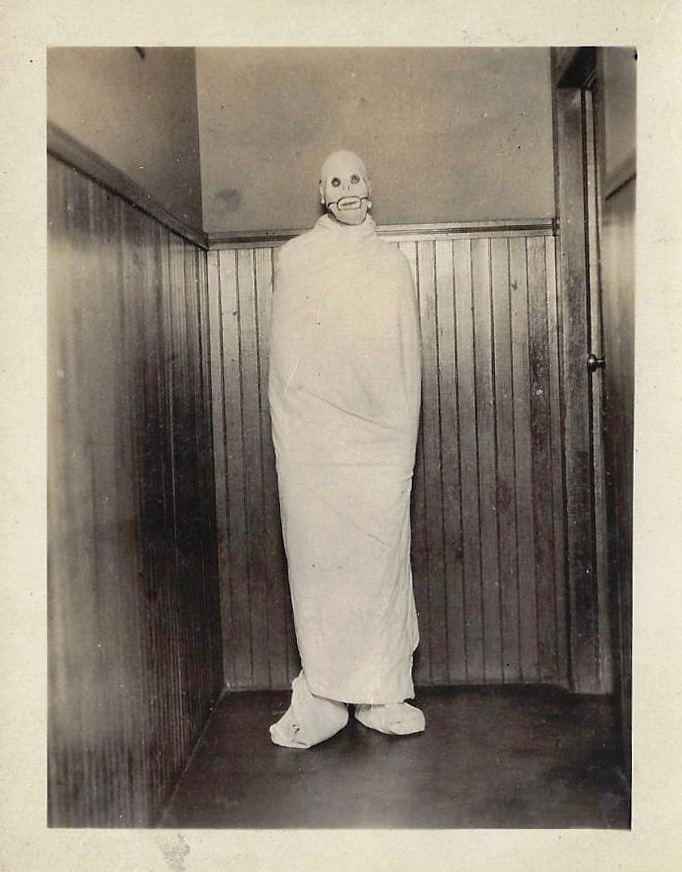 weirdvintage:  Creepy costume, details unknown (via)