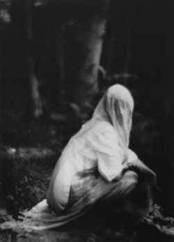 under-the-gaslight:  Veiled Woman, 1910-1912