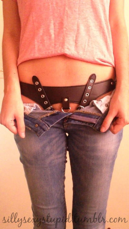 sillysexystupid:  sillysexystupid:  Daddy’s making me wear my belt to school.  Seeing myself on my dash makes me smile :)