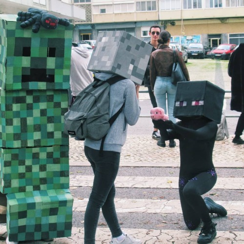 raxi-rex:thr3ap3r:raxi-rex:So a girl from my class dressed up as a Creeper during an english presentationmore highlights CUZ IM IN THE SAME SCHOOLthe gang is hereThe Minecraft school gang is all here