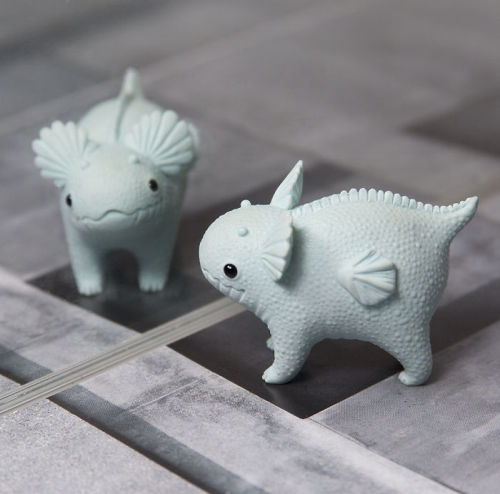 Ramalama Creatures‘ tiny polymer clay sculptures are too cute.