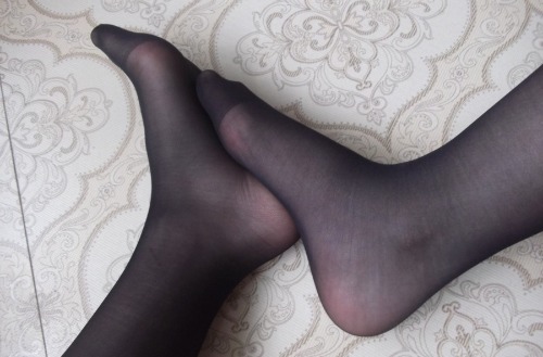 http://tights-details.tumblr.com/post/142063035133