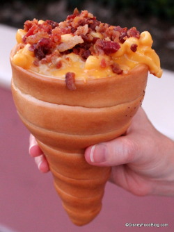 I need this in my life right now.  Bacon topped mac &lsquo;n&rsquo; cheese bread cone? Yes please!