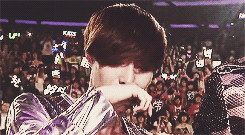 oh-luhans:     EXO-M watching the VCR from fans    