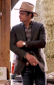 avacrowder:Raylan + standing