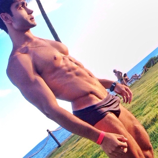 briefsgalore:  Every day new hot guys showing off their body in briefs or speedos!