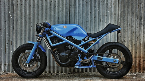 rscrambler:Suzuki Bandit 400 Cafe Racer - Super Blue D’Bandido 