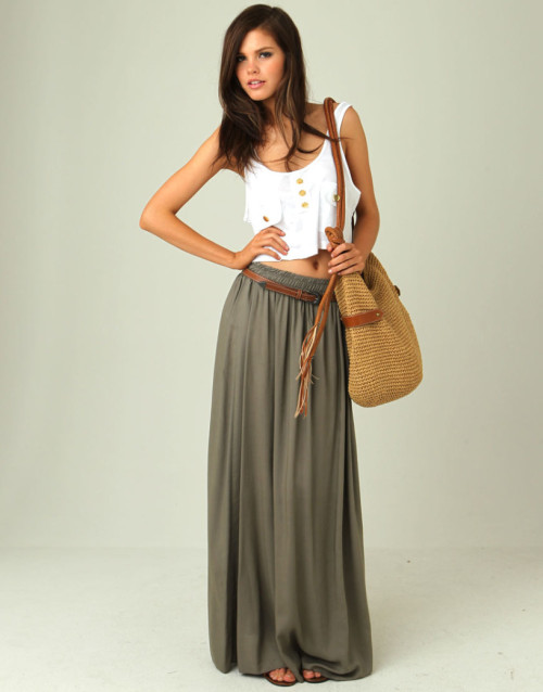 Long loose flowy maxi skirthttp://skirttown.com/long-grey-flowy-skirt/