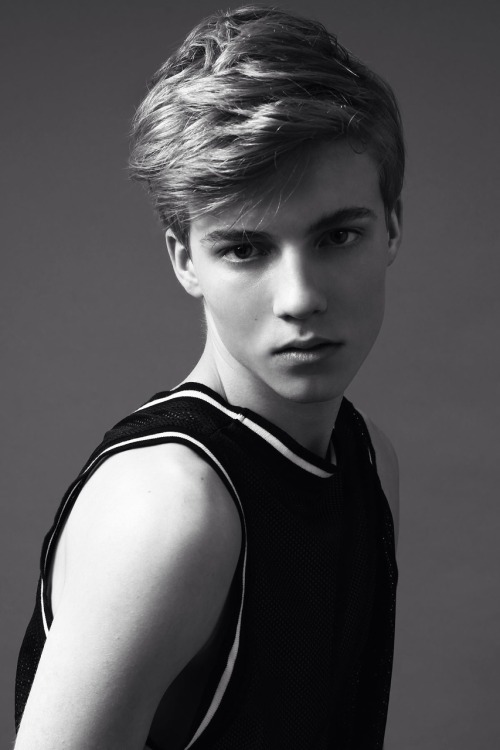 cuteguyscollectionblog:Cute | Black and White | Black | Basketball Top | Boy