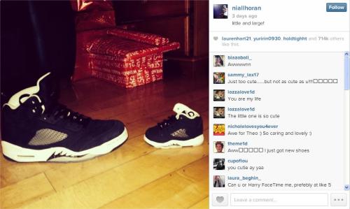 Niall and Louis bought maching shoes thats so cute !!