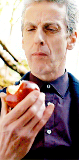 captryanclark:The Doctor and apples…