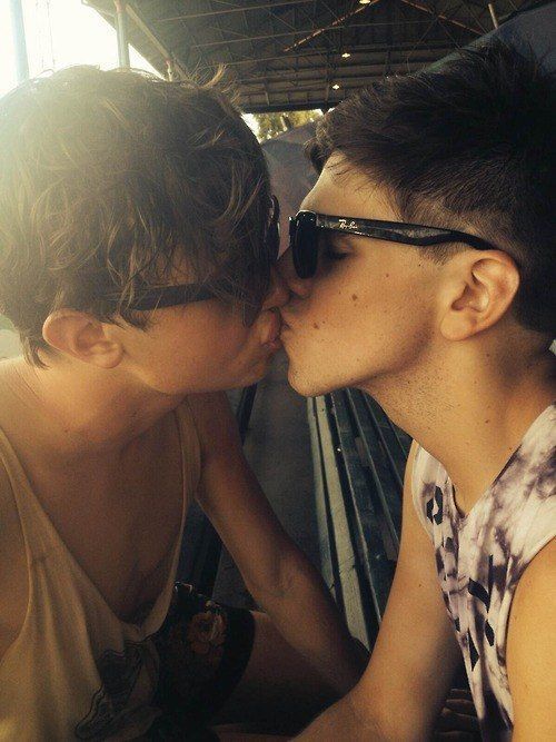 twoboysarebetter:  http://twoboysarebetter.tumblr.com/http://twoboysarebetter.tumblr.com/ 