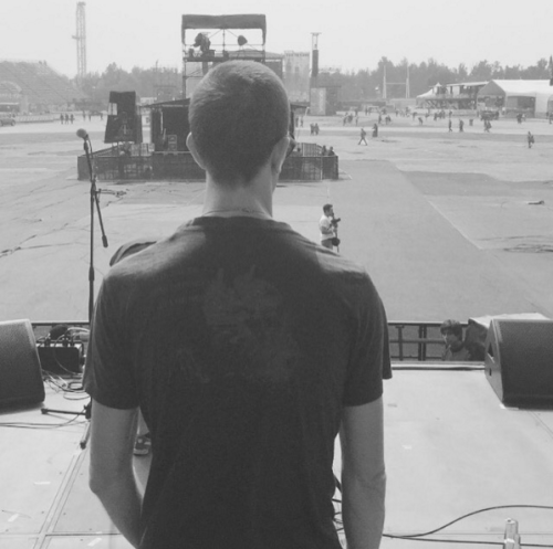 fuckyeahtheverve: An amazing photo of Richard before playing Corona Capital last November. Photo by 