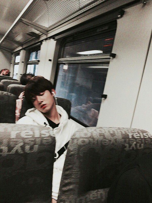 gukking:A COMPILATION OF JUNGKOOK LOOKING BOYFRIEND MATERIAL pt.2 - pt. 1 