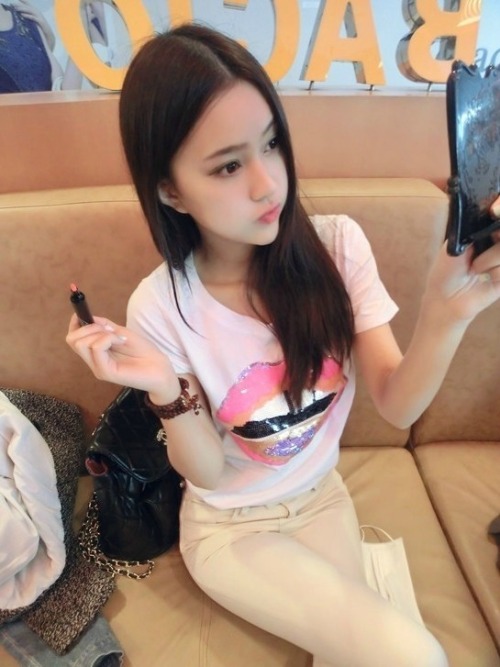 mnzp:  清纯白皙气质美腿美女