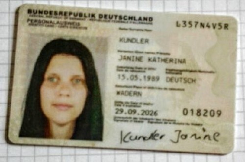 fotzentochterquaeler: janinekundler: janinekundler:janinekundler:hier nochmal mein Perso…… Handy 017