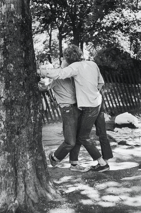 vintageeveryday:A couple kissing in Central Park following the Christopher Street Liberation Day Mar