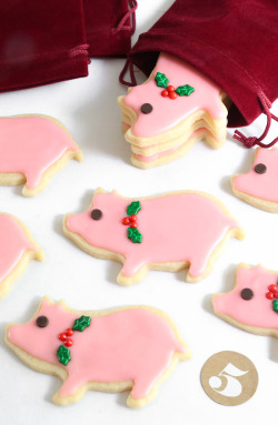 guardians-of-the-food:Peppermint Pig Cookies