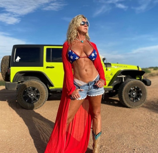 Sex beachnjeep:Sexy ass beach jeeper Kimberly pictures