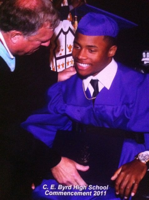 mainstreamoutcast:  blakboyarchives:  The “glo” was real.  Congratulations!