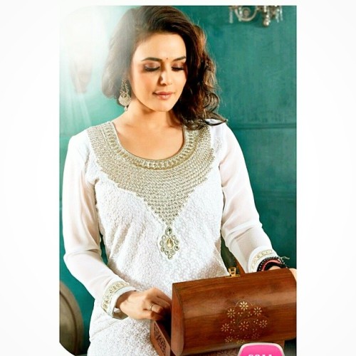 #PreityZinta #Bollywood #preity #zinta #indian #clothing #photoshoot