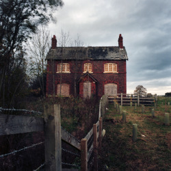 wanderthewood:  Abandoned house, Alderley