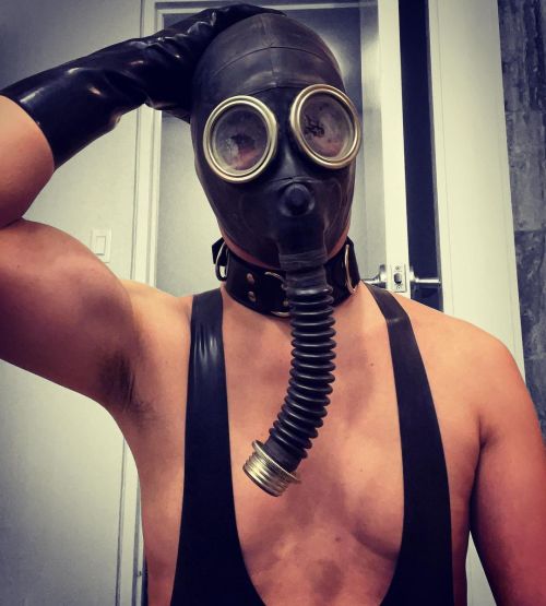 Sweaty and steamed up… • Singlet suit and gloves by @regulationstore • #fetishgear #gayfetish