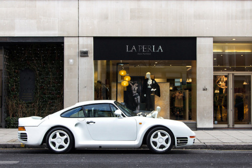 alexpenfold:  White on White. on Flickr.