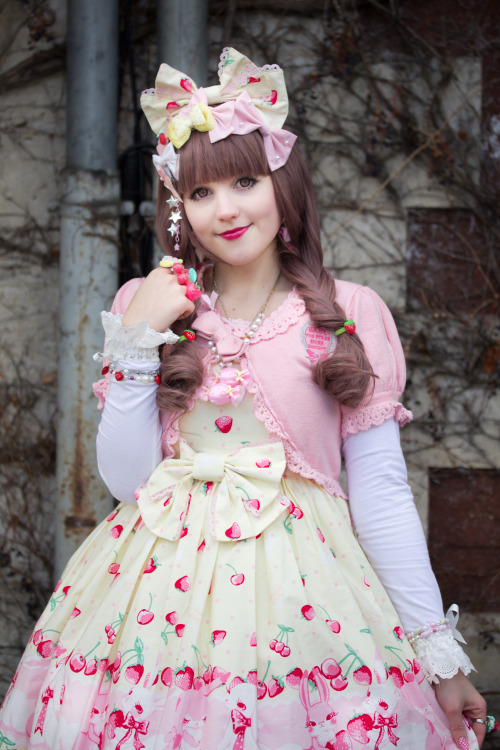 candykisa:  Me in my beloved Cherry Berry Bunny JSK <3<3<3