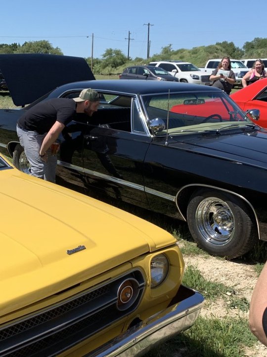 Porn Pics fandomismyspirit:  Jensen at FBBC with Impalas📷