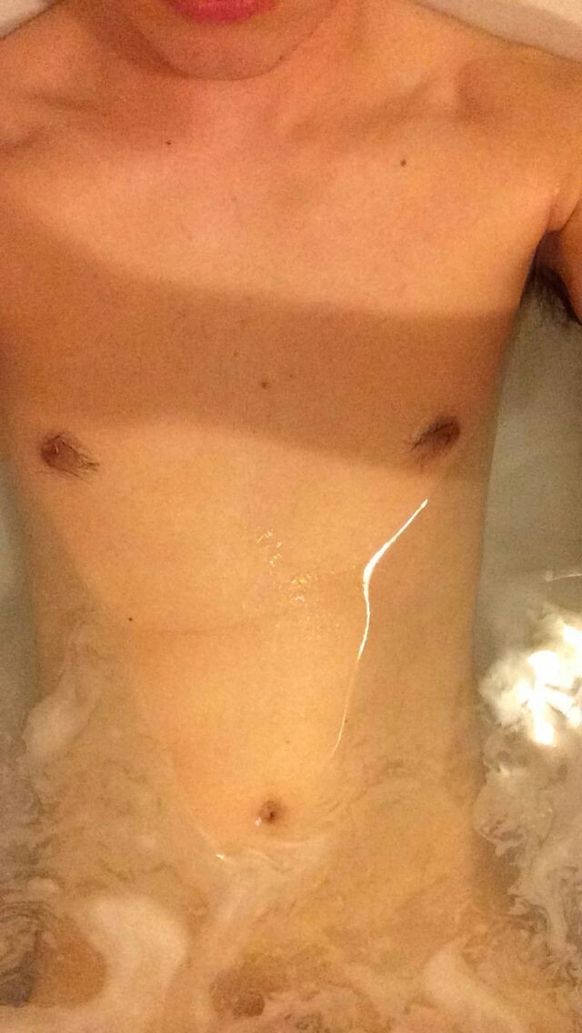 leakedsnapboys:  18 year old twink from England!