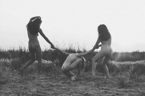 theresamanchester:  noisenest:  *crashing // theresa manchester, freya gallows, enoli // 2015  Avey models under “Aioli” and is the model on the far right in this artful nude image shot by noisenest. I’m the one in the middle, Freya Gallows is on