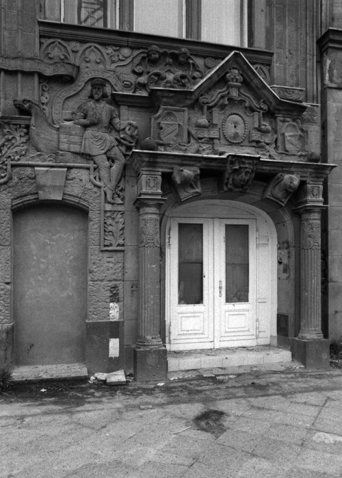Schützenstraße in Mitte, 1996 Portal eines 1907 vom Architekten Otto Michaelsen erbauten Hotel- und 