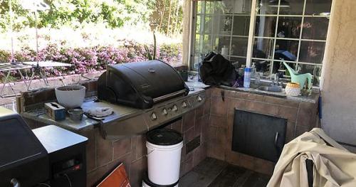 Outdoor BBQ Renovation - from rotting mess to functional cooking space in 7-weeks