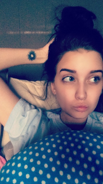 sugasky:  have some cute no makeup snapchats 