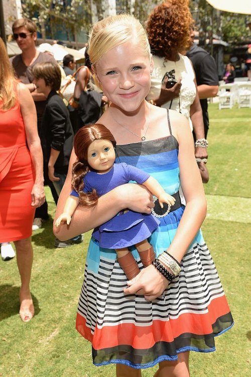 American Girl Doll Actresses + their Dolls (8/?)↳ Sidney Fullmer (Saige Copeland)