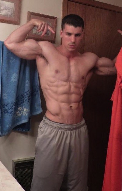 foodforguys: anevvic: Young sporty predator. I like this type he likes to flex his biceps showing hi