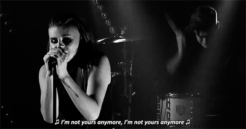 ladiessource:  PVRIS performs ‘My House’ for their network television premiere on Jimmy KImmel! 
