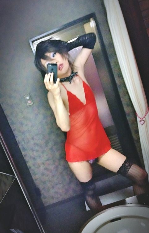 riohahahahaha: 気持ちいい↑ 1人で変態女装にまた堕ちちゃった このまま変態オヤジたち集めたヤリ部屋に連れてかれたいのー↑追加で動画撮らて…
