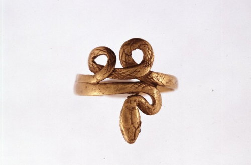 via-appia:Gold ring, serpent coiled in a spiral with emerald eyesRoman, 1st century BC - 2nd century