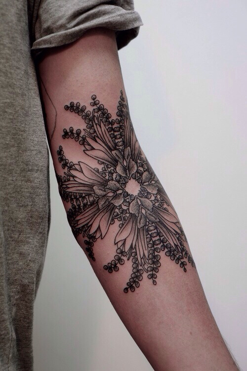 quintessencesiren:  Tattoo🌻 on We Heart It. 