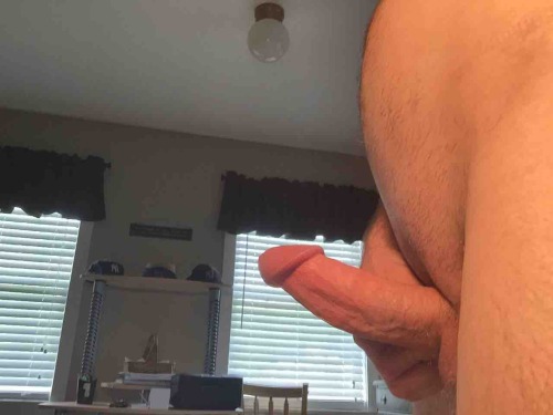 straightmenworshipping: straightdudesexting: Straight dude with a fat cock DADDY DICK