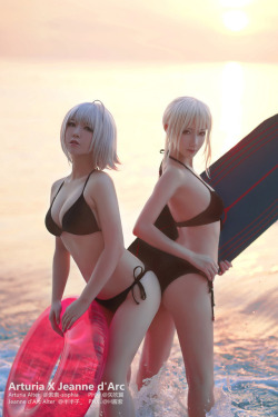 cosplaygonewild:  Saber And Jeanne d'Arc IN Fate/Grand Order