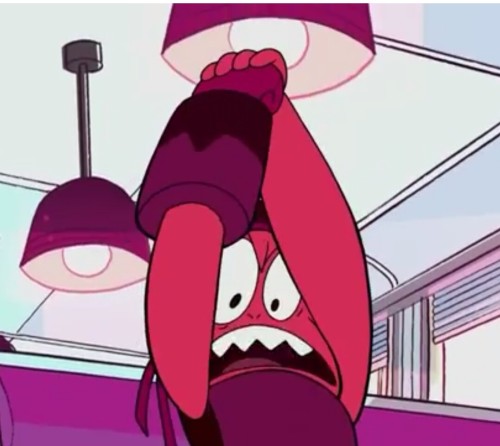 fantheoriesandfoodporn:  As of Bubbled it is now confirmed that gems of the same kind do not necessarily have the same weapon. Given that most of the homeworld gems we know have been duplicates, this is some pretty interesting news. Before I go, here