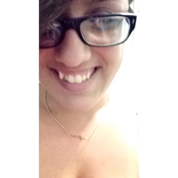 Aprendi que a pesar de todo debo sonreir&hellip; :D #smile #girl #me #glasses