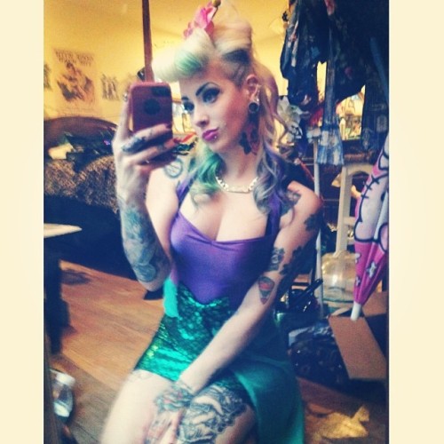 lindseyjenningss:  Happy #manicmonday Cali and #tattoosday New York and whatever day everyone else! Haha. Sneak peak of this amazing mermaid dress by my love @bowsbysamantharose 🐌🐚🐠🐟🐬🐳lindseyjennings #littlemermaid #mersluts #suicidegirls