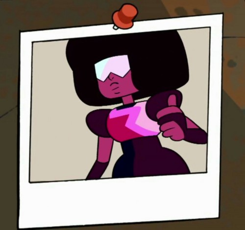 garnet’s reaction to a bunch of kids in a trenchcoat reblog if you agree