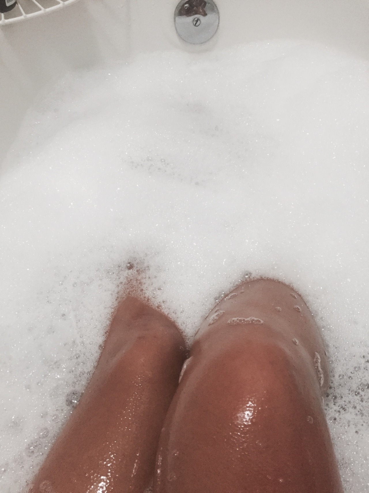 noturbabygvrl:  bathtime 😊🛀🏻