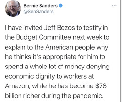 secretsunkept:politijohn:politijohn:Bernie when Bezos arrives:His attendance shouldn’t be optional…….