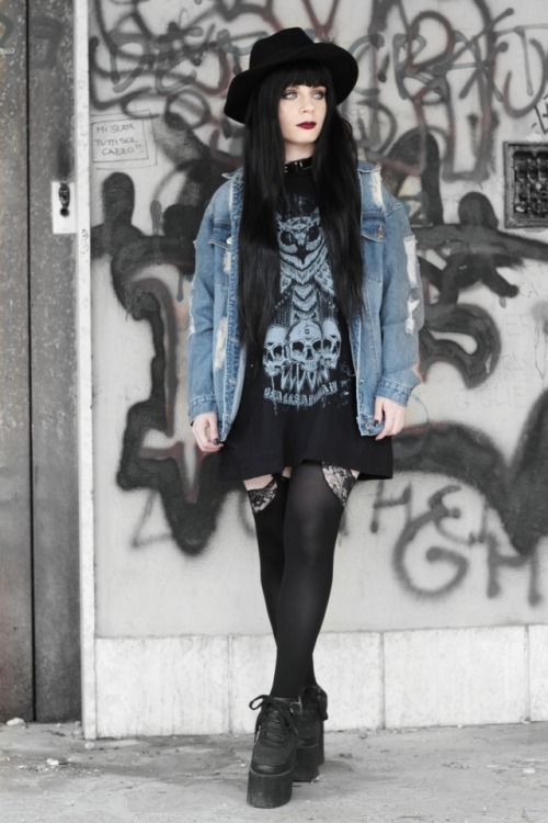 vanillasyndrome: New casual look on the blog! Denim jacket from here, tee from here ☠️